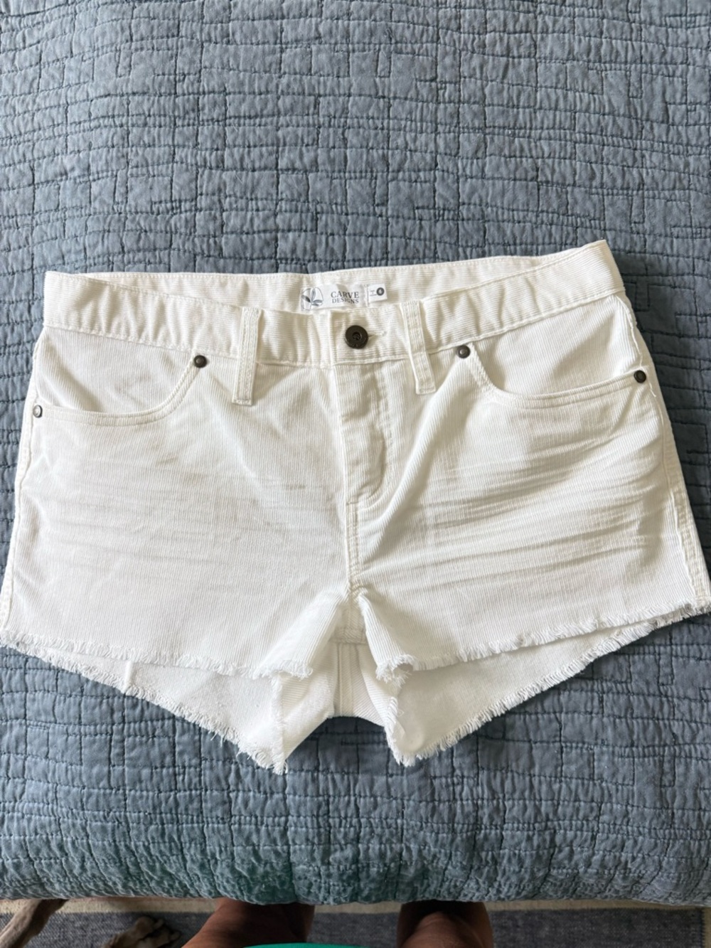Carve Designs Corduroy shorts size 6 Off White EUC
